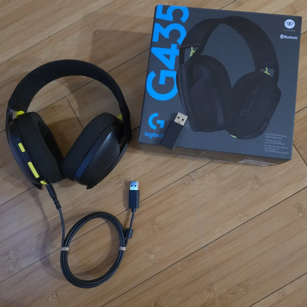 Logitech G435 Wireless Gaming Headset - Black with Lime Accents